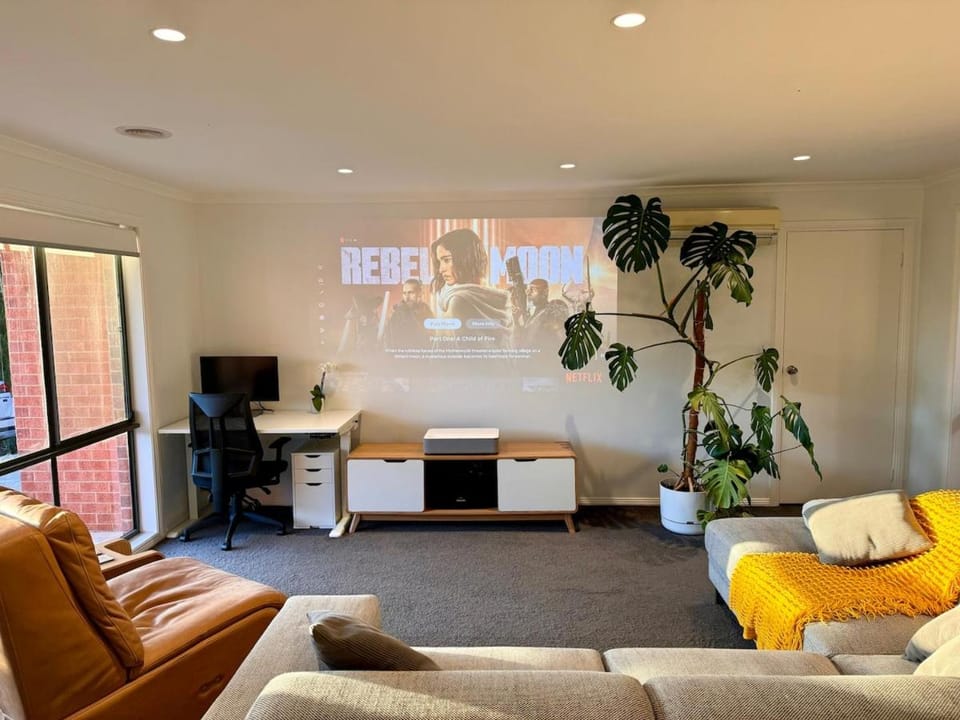 Communal lounge/ TV room, TV and multimedia, Living room, Seating area