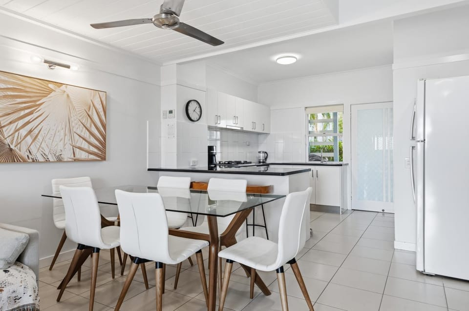 Dining area, kitchen