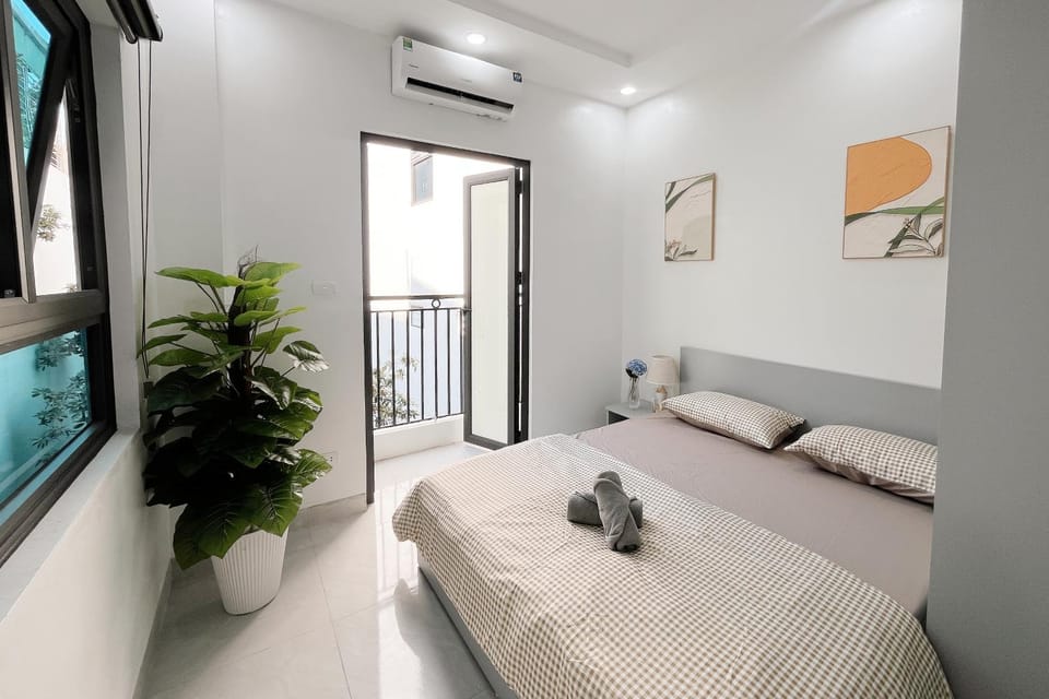 Bed, View (from property/room), Balcony/Terrace, Photo of the whole room, Bedroom, towels, air conditioner