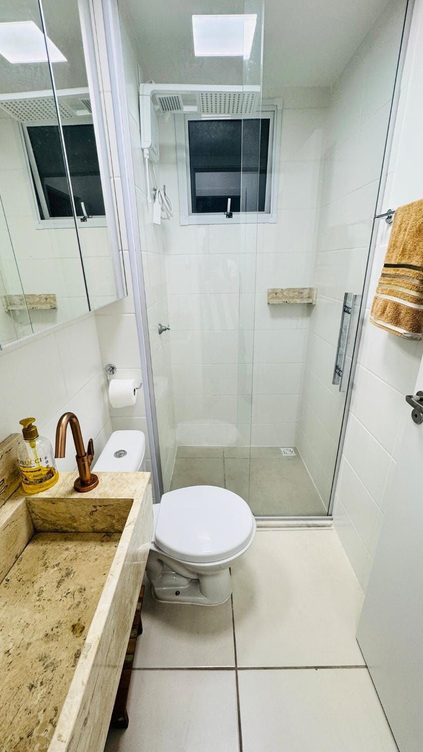 Shower, Toilet, Bathroom, towels
