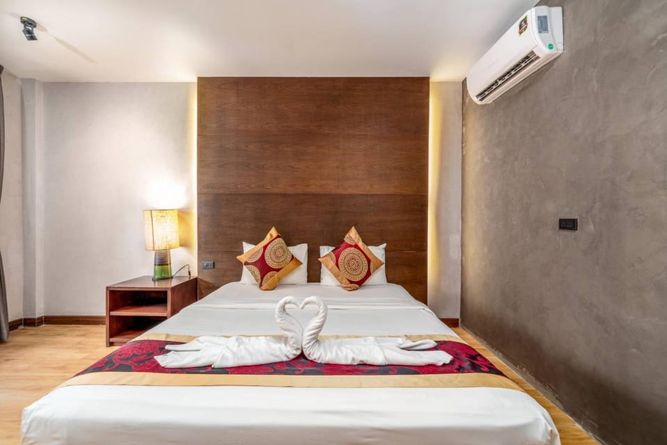 Bed, Bedroom, towels