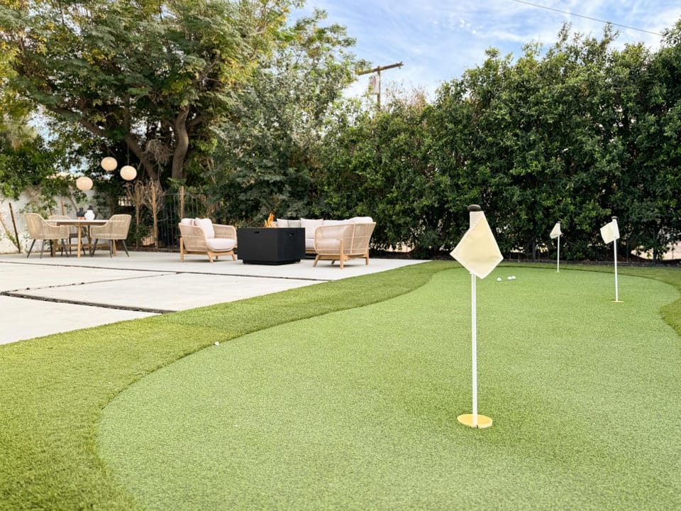 Private Pool Escape Casita Mini Golf 4BR House in La Quinta