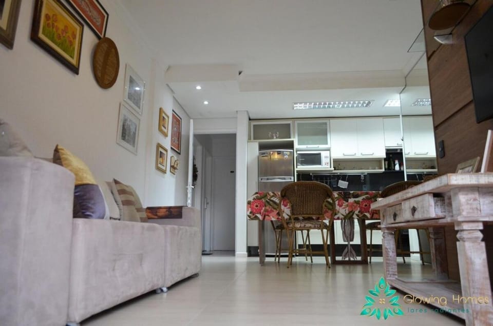 TV and multimedia, Kitchen or kitchenette, Living room, Seating area, Dining area