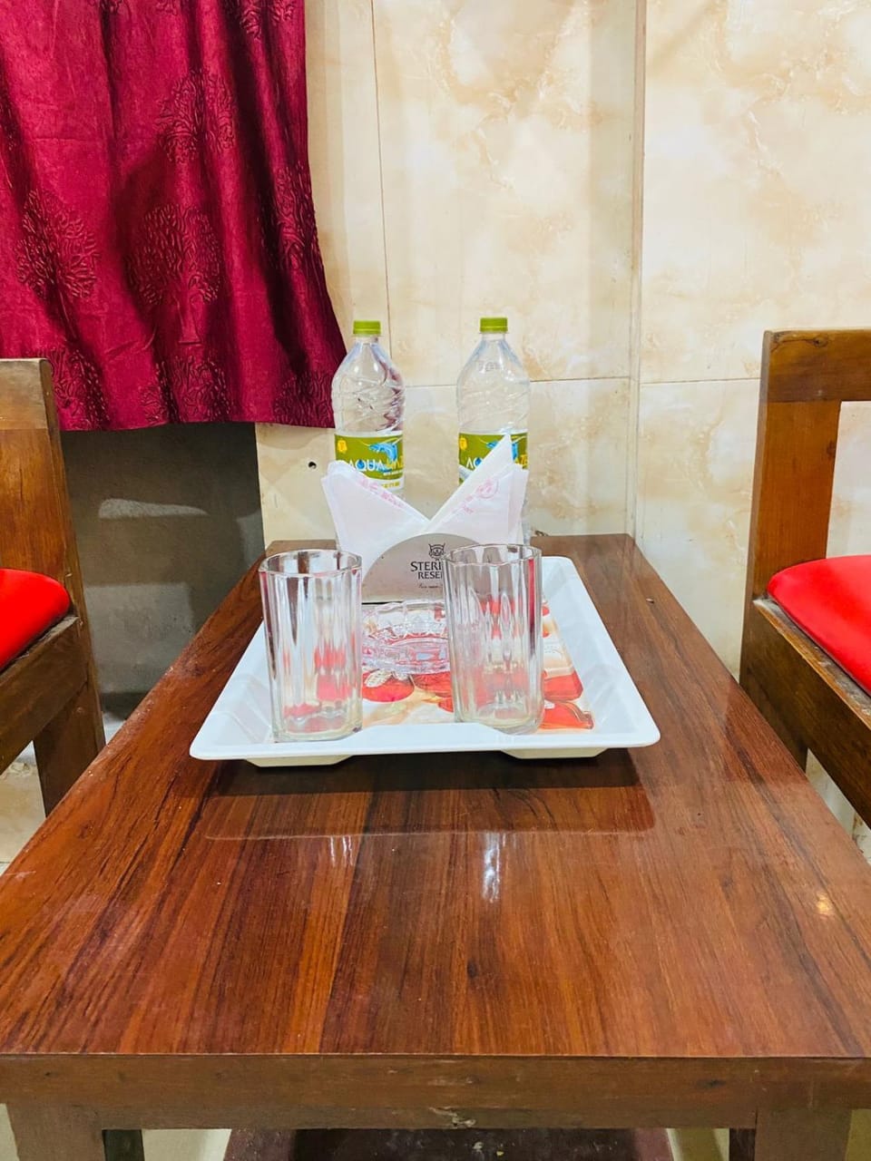 Dining area, Food, Drinks