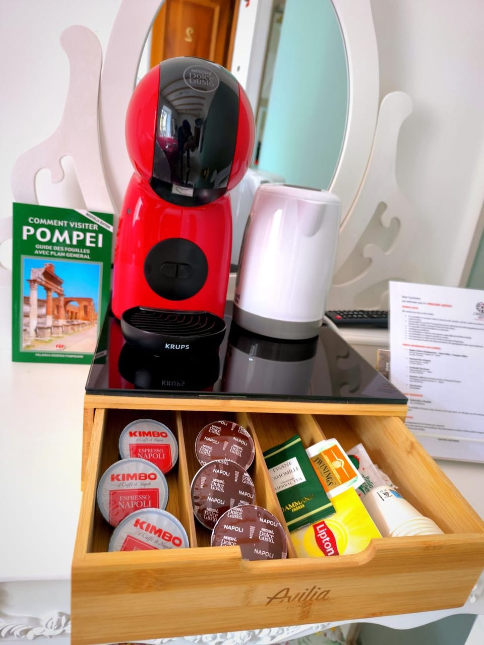Coffee/tea facilities, Food and drinks