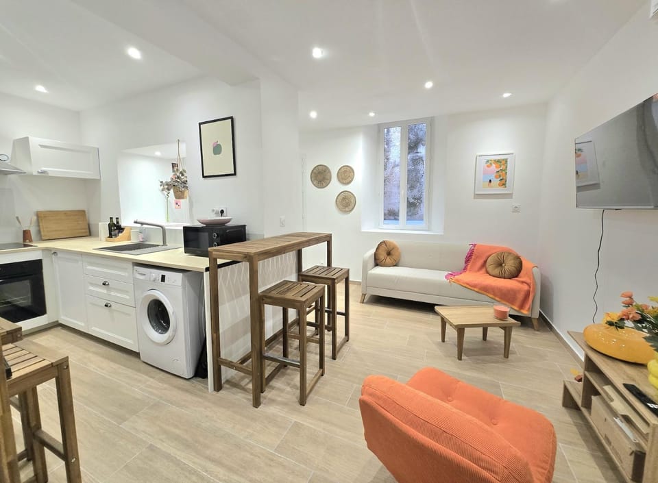 Kitchen or kitchenette, Living room