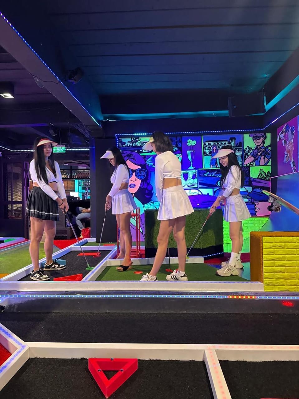 Communal lounge/ TV room, People, Game Room, Minigolf, Evening entertainment, children, group of guests