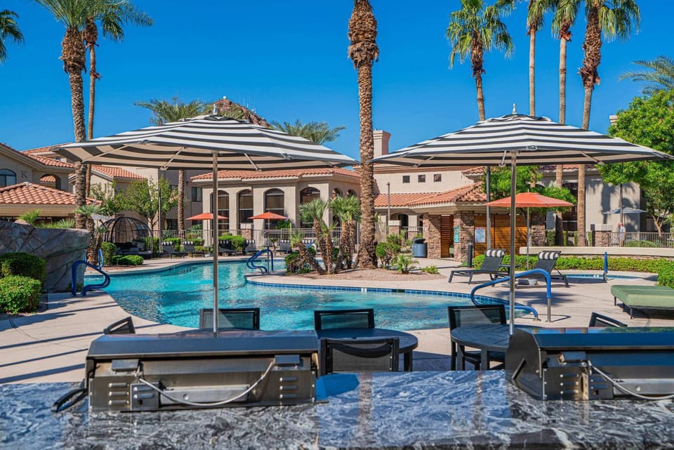 Diablo Stadium-ASU-Airport-Gym-Pool-HotTub-Parking Apartment in Tempe
