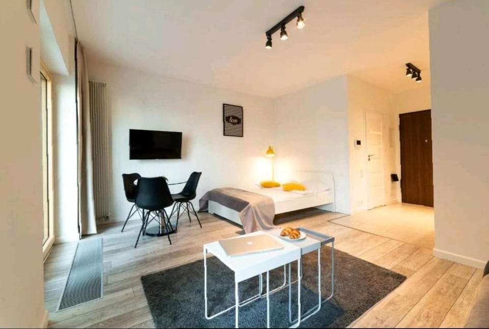 Bed, TV and multimedia, Photo of the whole room