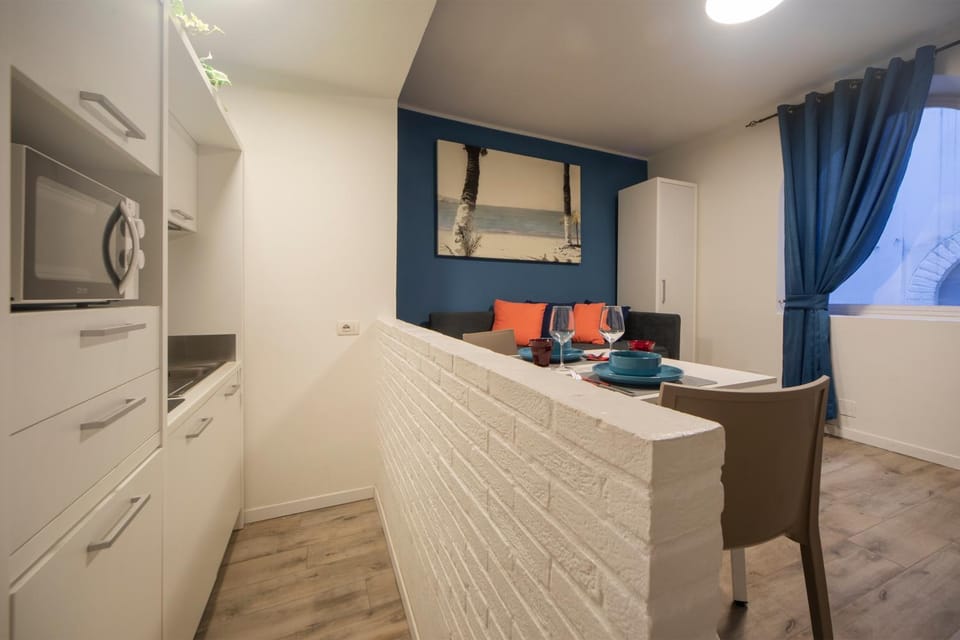 Kitchen or kitchenette, oven, soundproof
