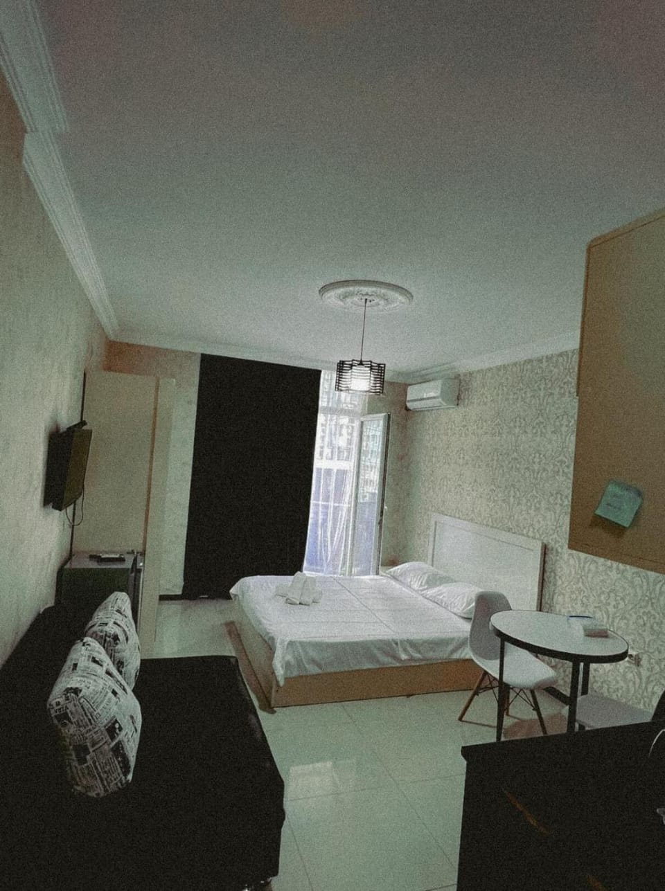 Photo of the whole room, Seating area, Bedroom