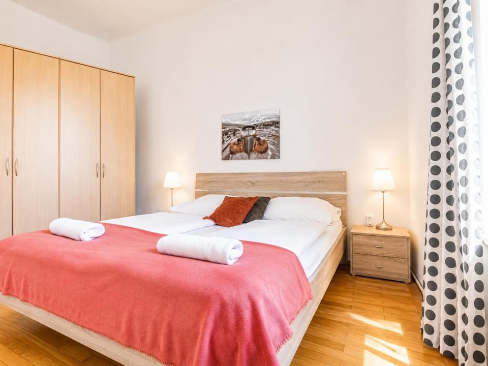 Bed, Bedroom, towels, wardrobe