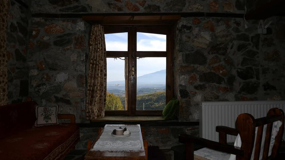 Living room, Garden view, Garden view, Mountain view, Mountain view