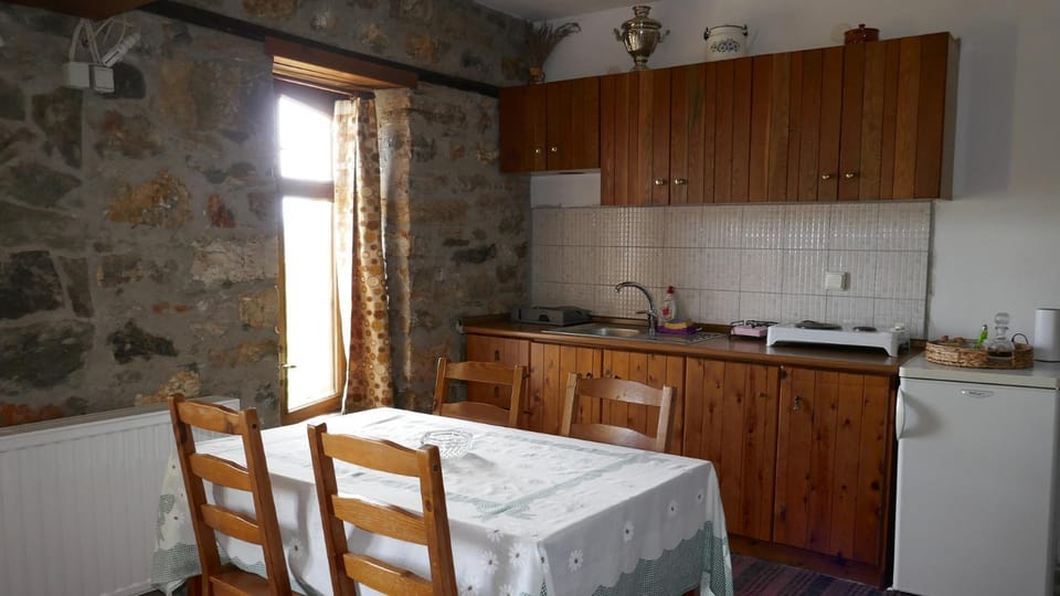 Kitchen or kitchenette, Dining area, kitchen, kitchen