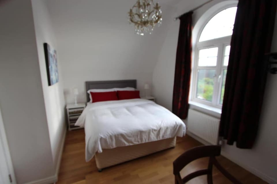 Beautiful 4BD Family Home in Lee on the Solent House in Gosport