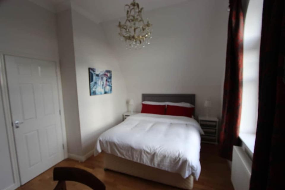 Beautiful 4BD Family Home in Lee on the Solent House in Gosport