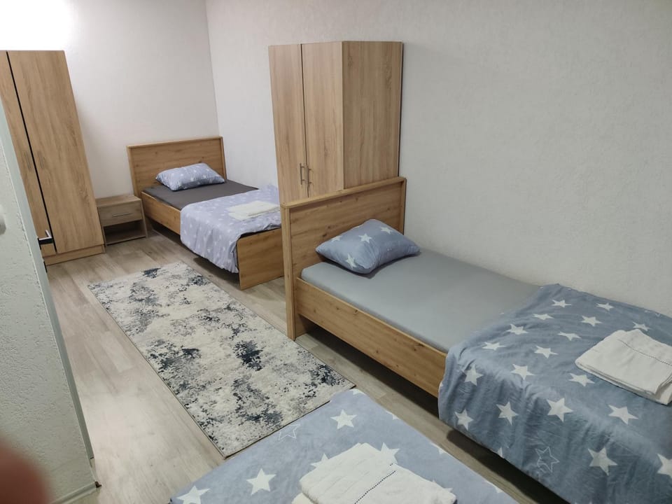 Bed, Bedroom, bunk bed, towels, wardrobe
