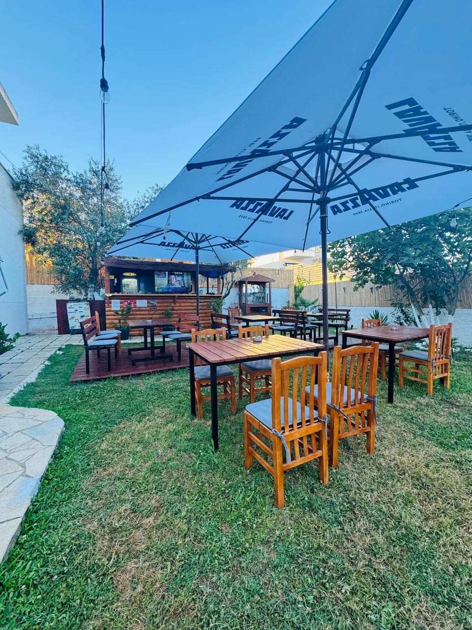 Patio, Restaurant/places to eat, Garden, Dining area, Garden view