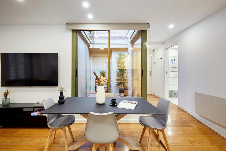 Communal lounge/ TV room, Dining area