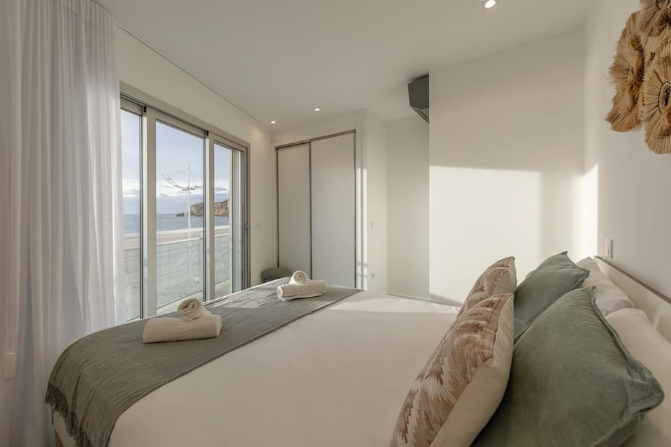 Bed, Natural landscape, Photo of the whole room, Bedroom, Sea view, towels
