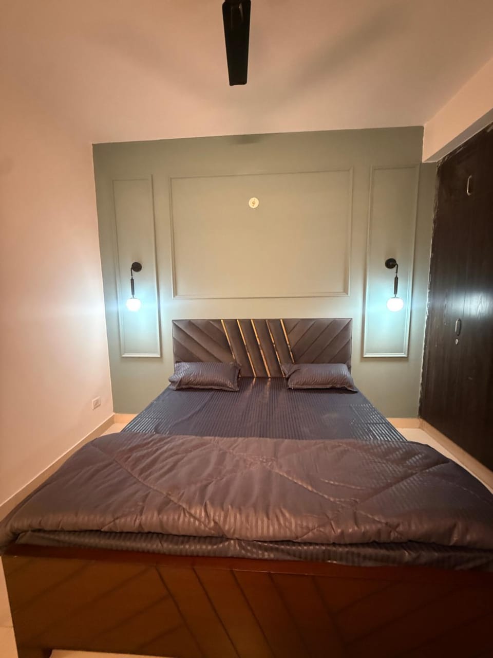 Stay ease 3bhk Hotel in Noida