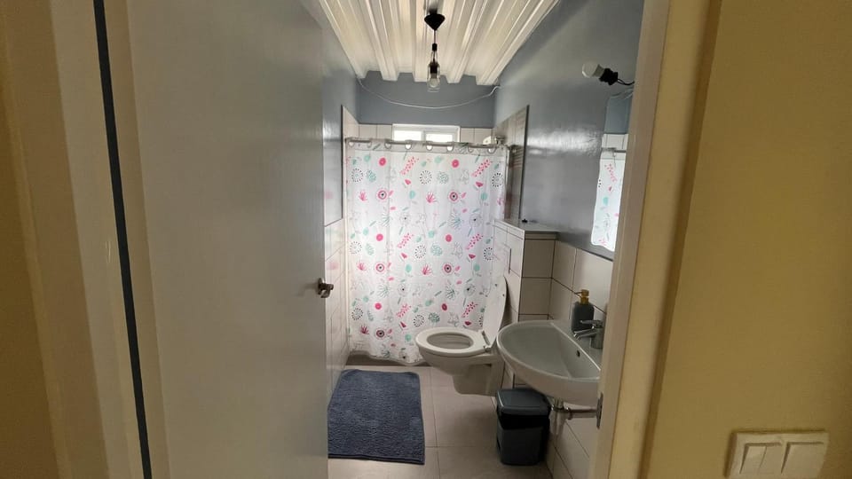 Toilet, Bathroom, internet