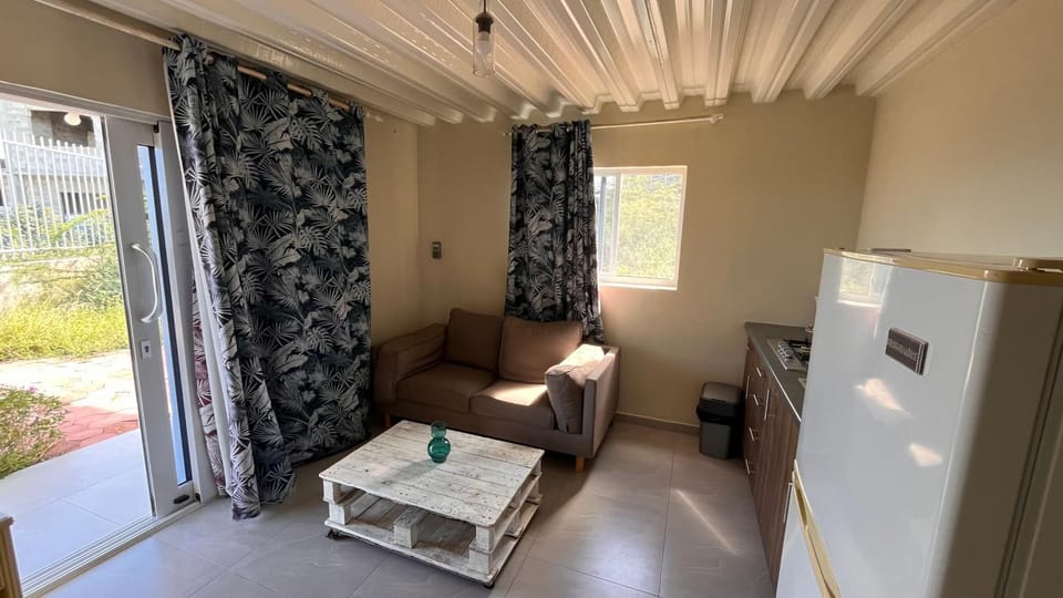 Kitchen or kitchenette, Living room, Seating area