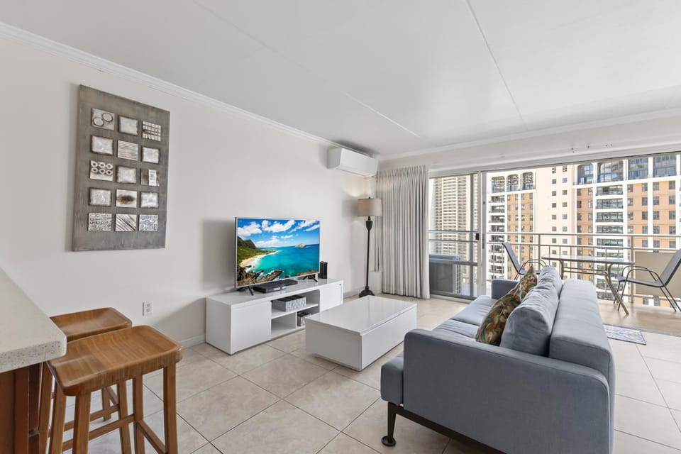 TV and multimedia, Seating area, City view