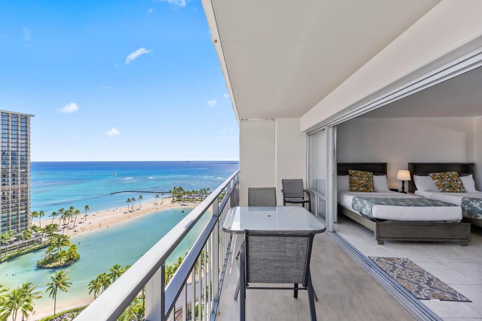 View (from property/room), Balcony/Terrace, Seating area, Dining area, Beach, City view, Sea view