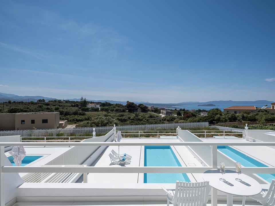 Patio, Day, Natural landscape, View (from property/room), Balcony/Terrace, Pool view, Sea view, Swimming pool, sunbed