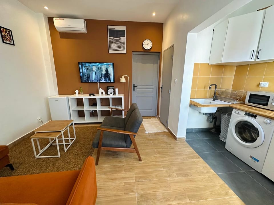Living room, Dining area