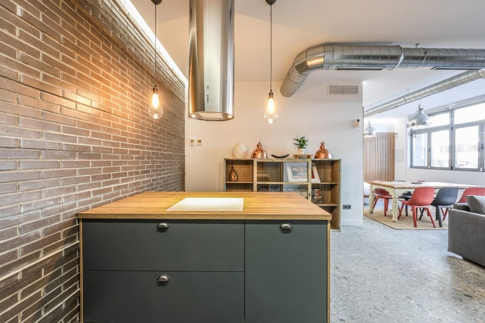 The Executive Industrial Loft - Madrid Rio - High End Kitchen Alquiler Temporal Apartment in Madrid