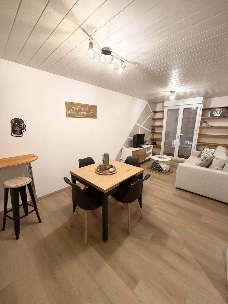 Living room, Dining area