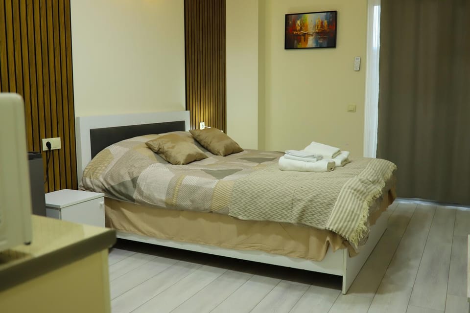 Bed, Photo of the whole room, Bedroom, towels