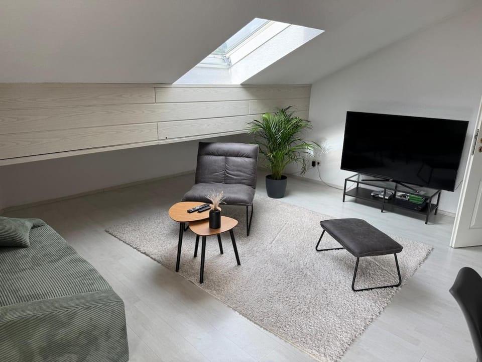 Communal lounge/ TV room, TV and multimedia, Living room, Seating area