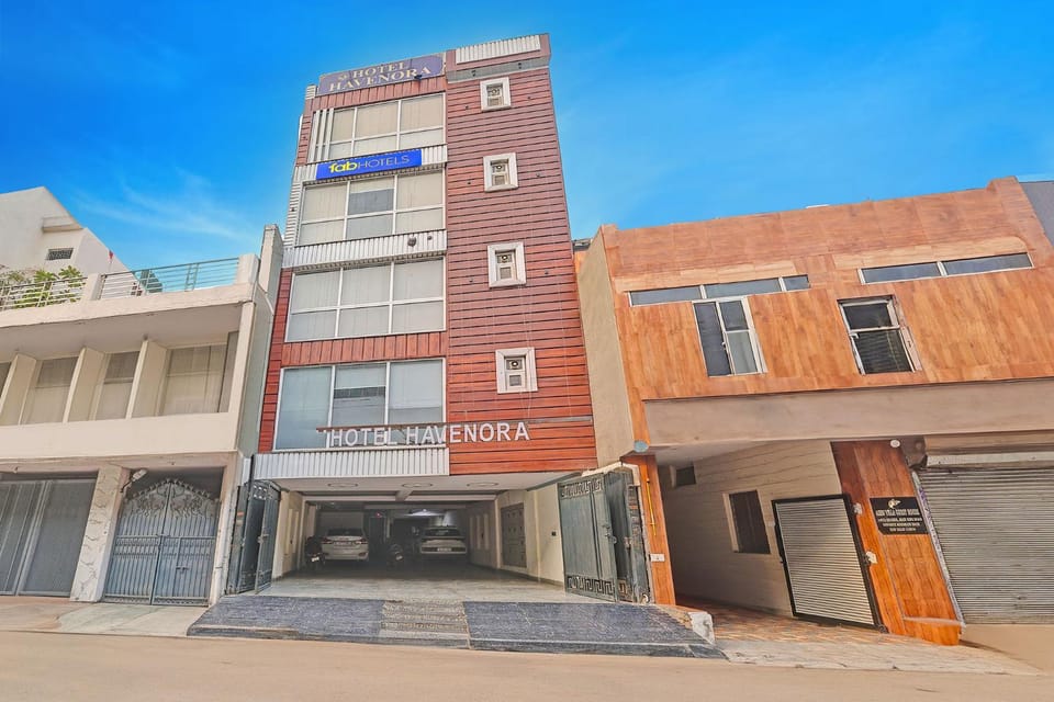 Property building, Facade/entrance