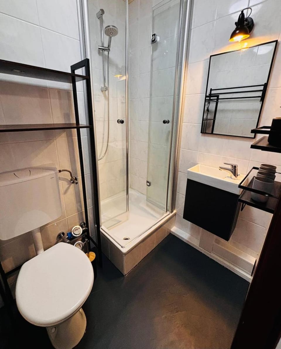 Shower, Toilet, Bathroom