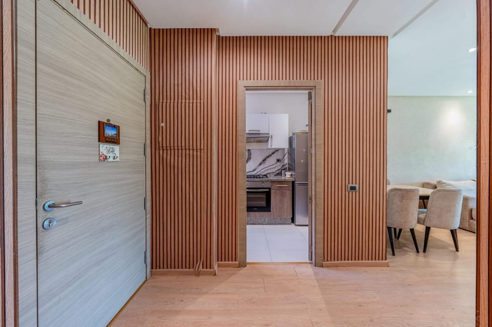Magnifique appartement rez-de-jardin face piscine Apartment in Marrakesh