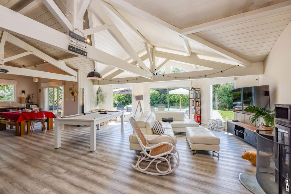 Billiard, TV and multimedia, Living room