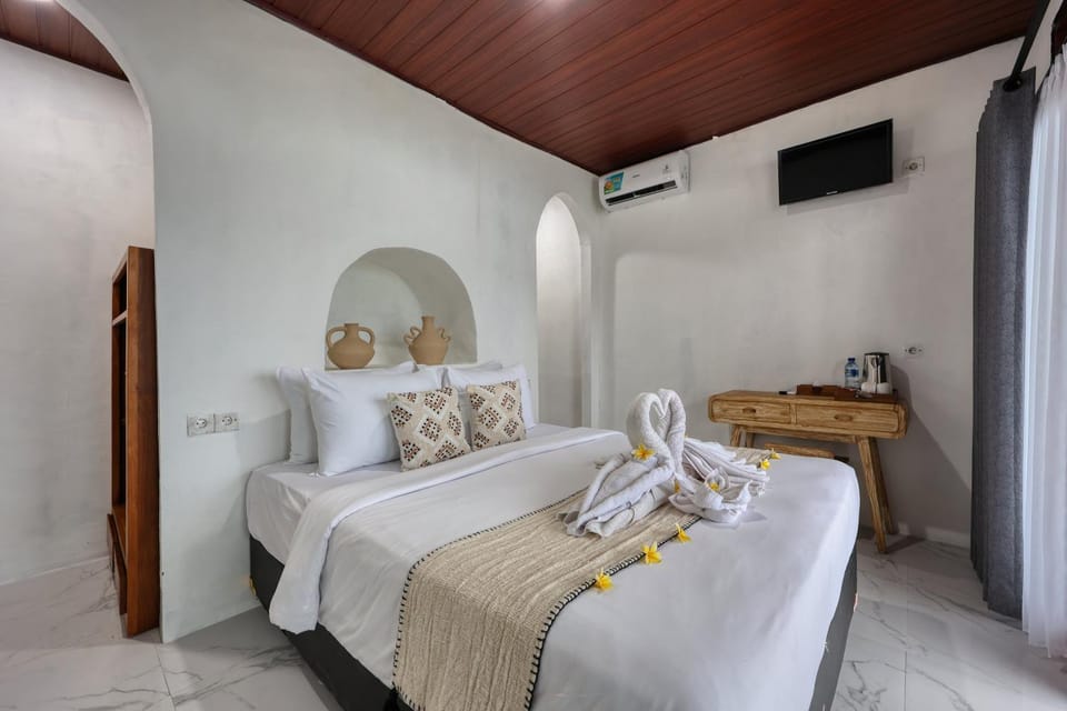 Photo of the whole room, Bedroom, towels, air conditioner