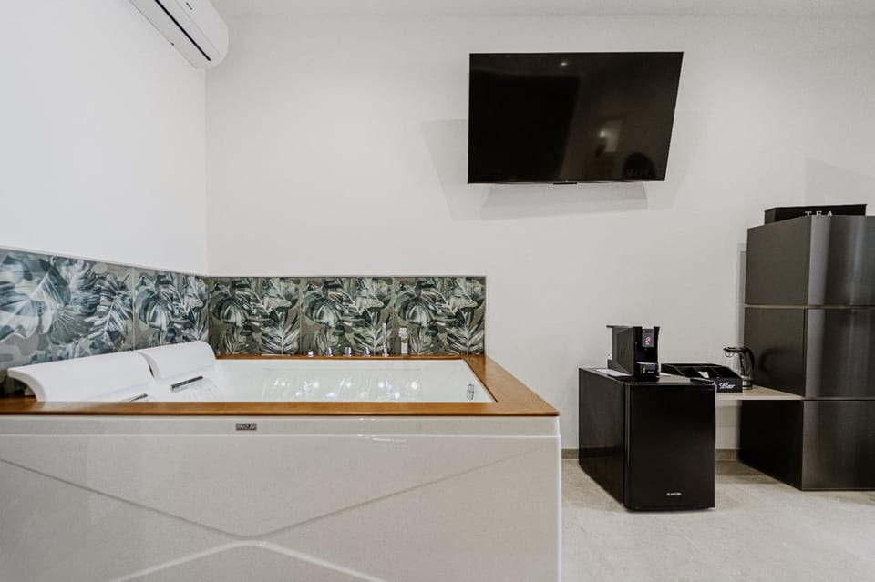 Coffee/tea facilities, Photo of the whole room, Bedroom
