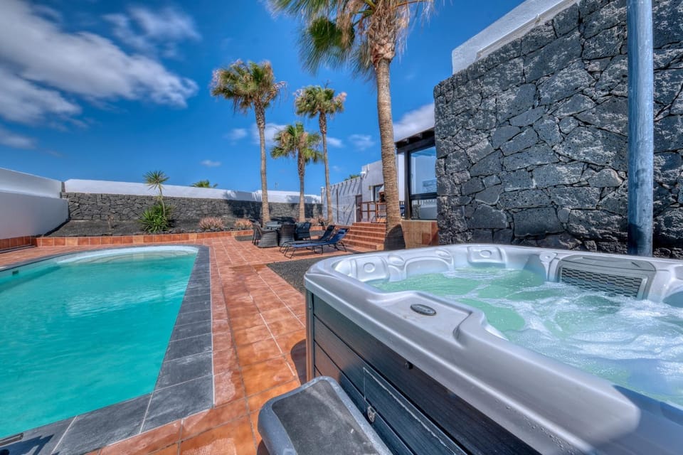 Hot Tub, Swimming pool