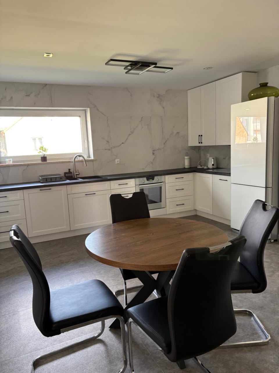 Kitchen or kitchenette, Living room, Dining area, oven, stove