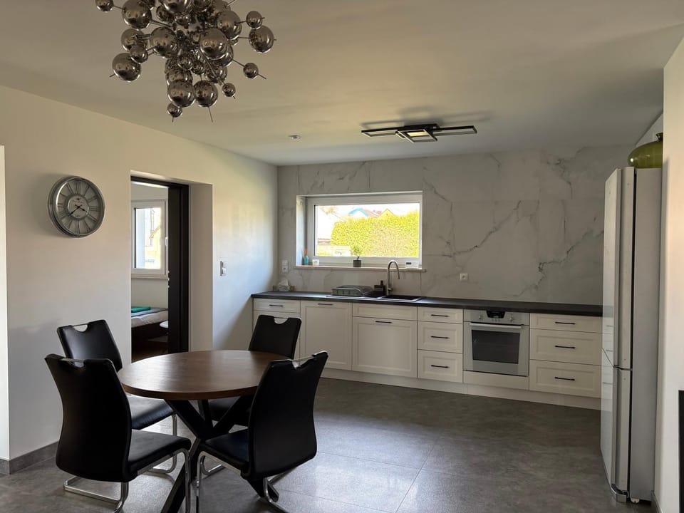 Kitchen or kitchenette, Dining area, oven, stove