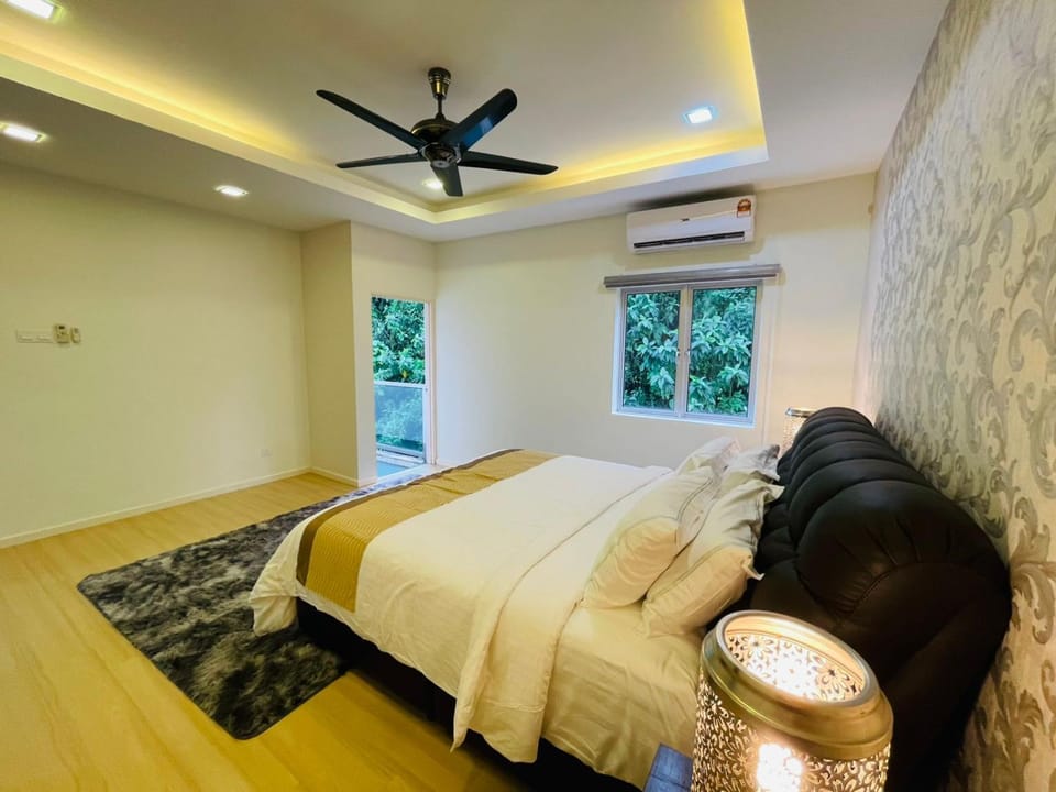 The Grand Crystal Retreat 4-Bedroom Luxury Villa Villa in Perak