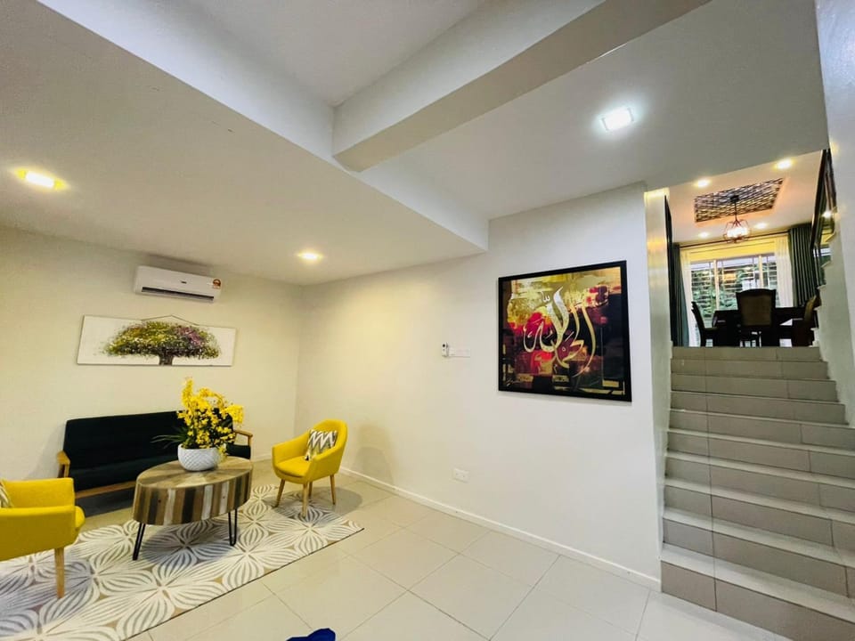The Grand Crystal Retreat 4-Bedroom Luxury Villa Villa in Perak