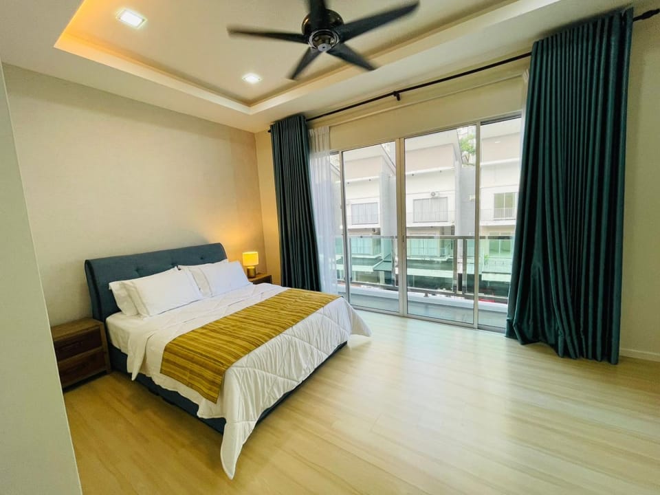 The Grand Crystal Retreat 4-Bedroom Luxury Villa Villa in Perak