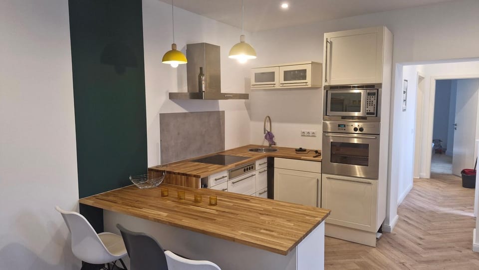 Kitchen or kitchenette, Dining area, oven, stove, toaster