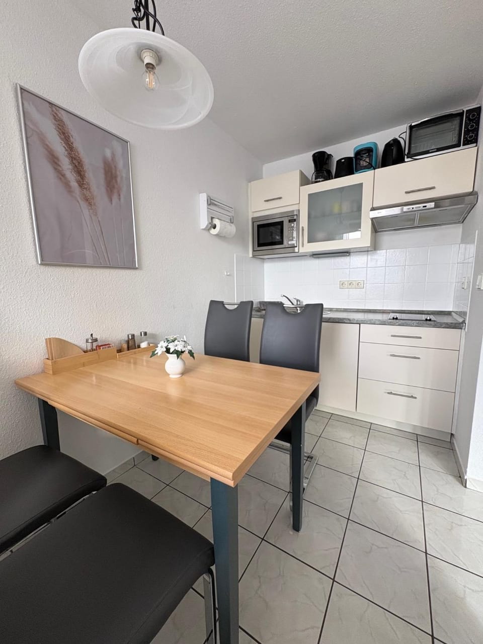 Kitchen or kitchenette, Dining area, stove