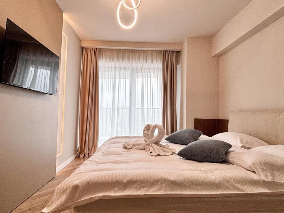 YANG 23rd Floor Panoramic View & King Bed, Parkin Apartment in Cluj-Napoca